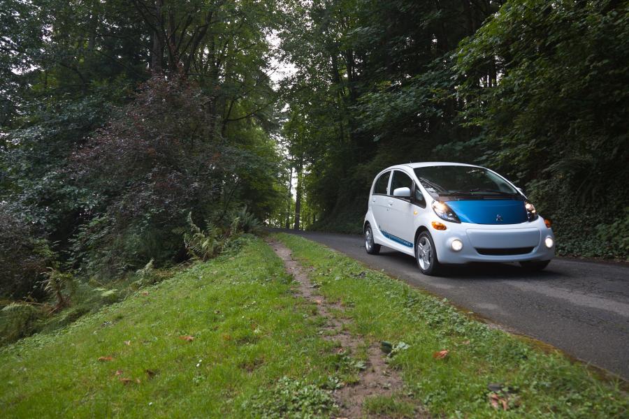  Mitsubishi i-MiEV 2012 года  (US) (фото 146 из 234)